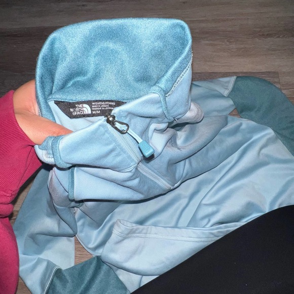 The North Face Blue Quarter Zip Medium - Picture 3 of 3